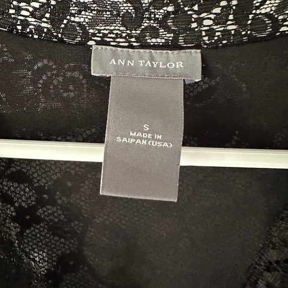 2/$25: Ann Taylor Lace V-Neck Top - Picture 6 of 8